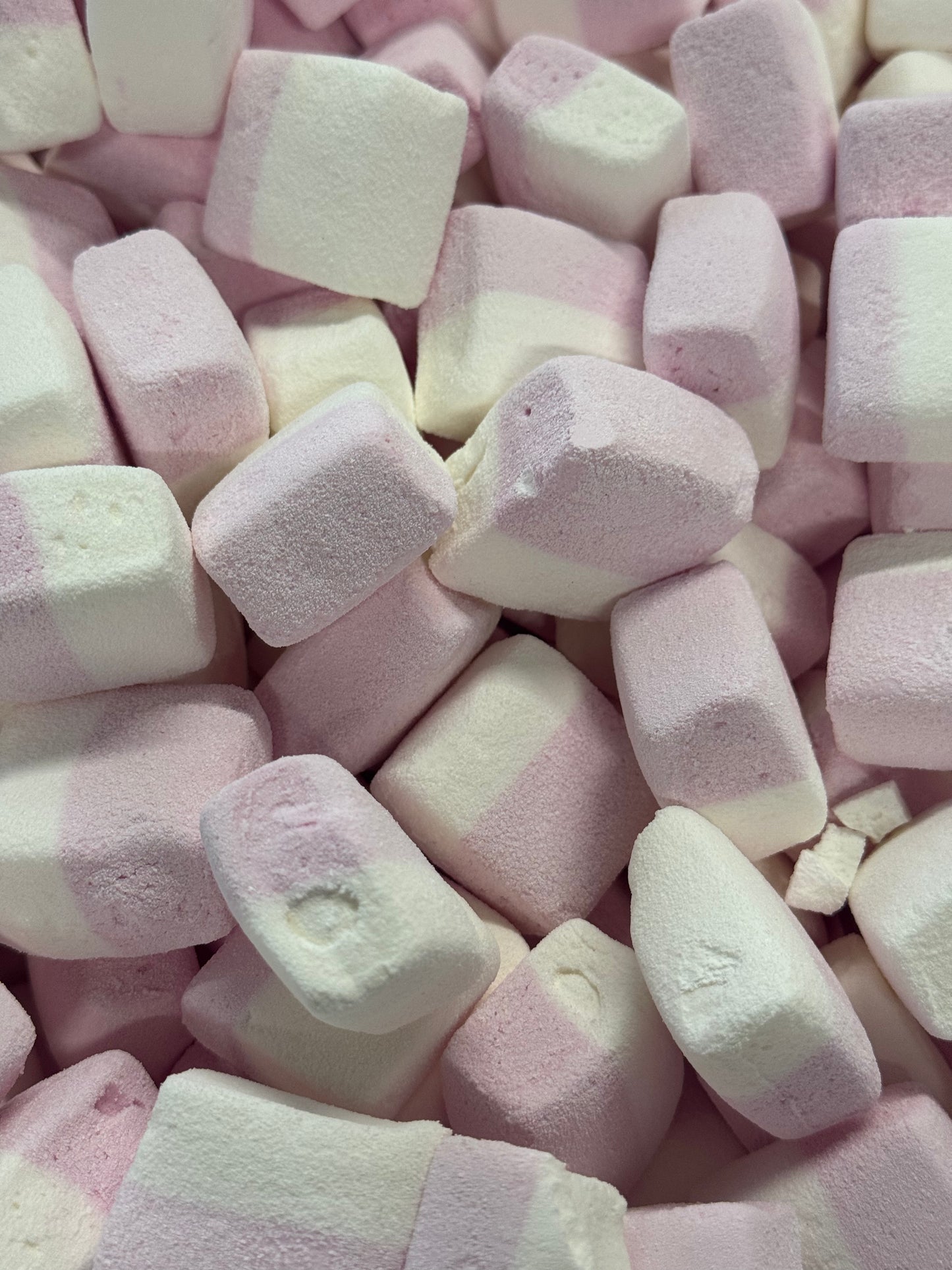 Raspberry & Vanilla Mallows Crunch – Freeze-Dried Cake & Ice Cream Topping